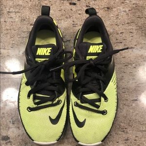 Boys Nike Team Hustle D7 shoes size 13C